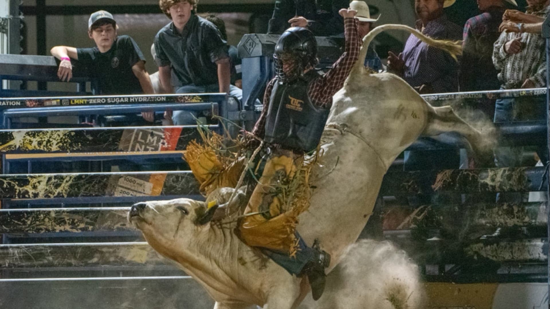 Buckin' On The Pearl - Friday