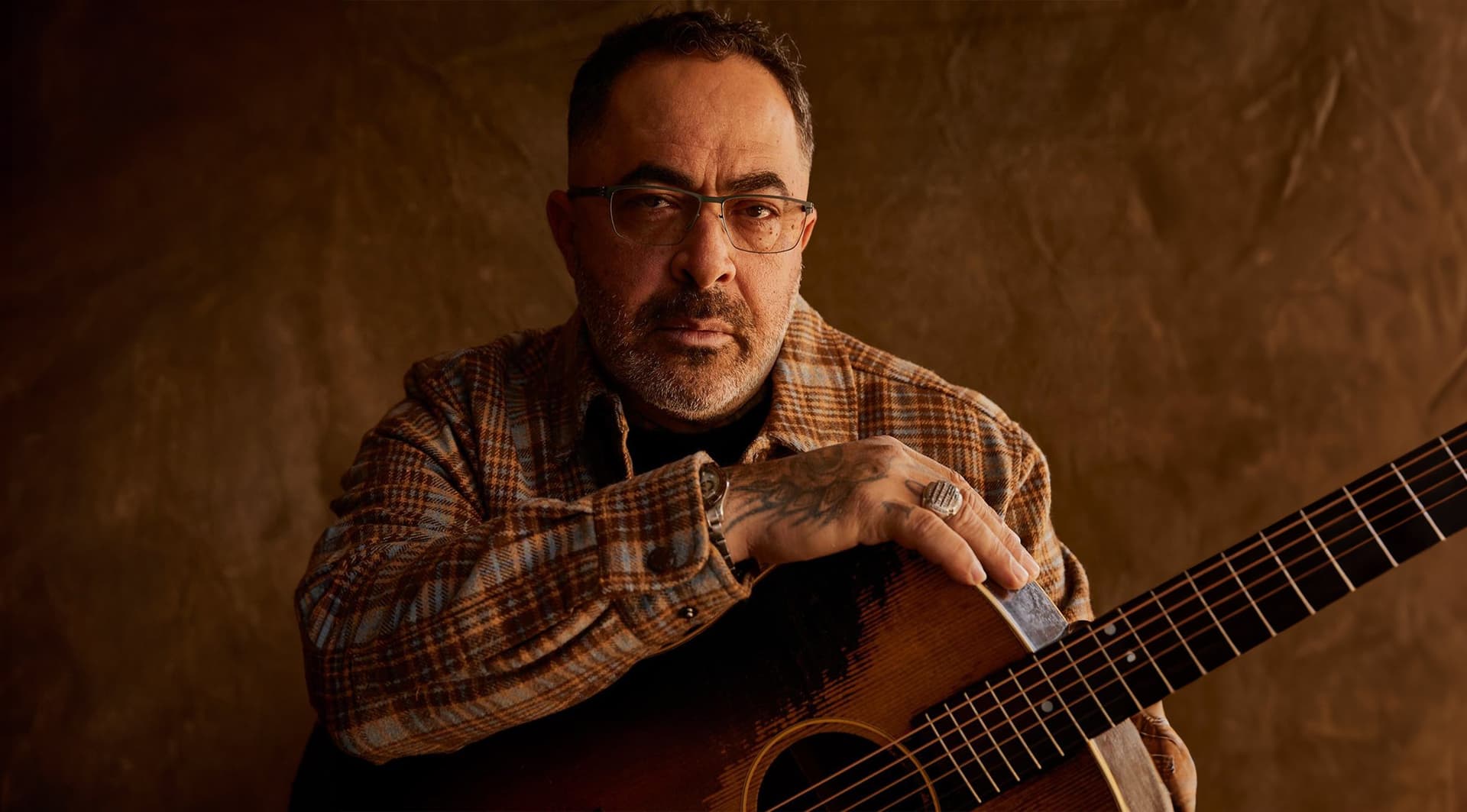 Aaron Lewis with The Stateliners