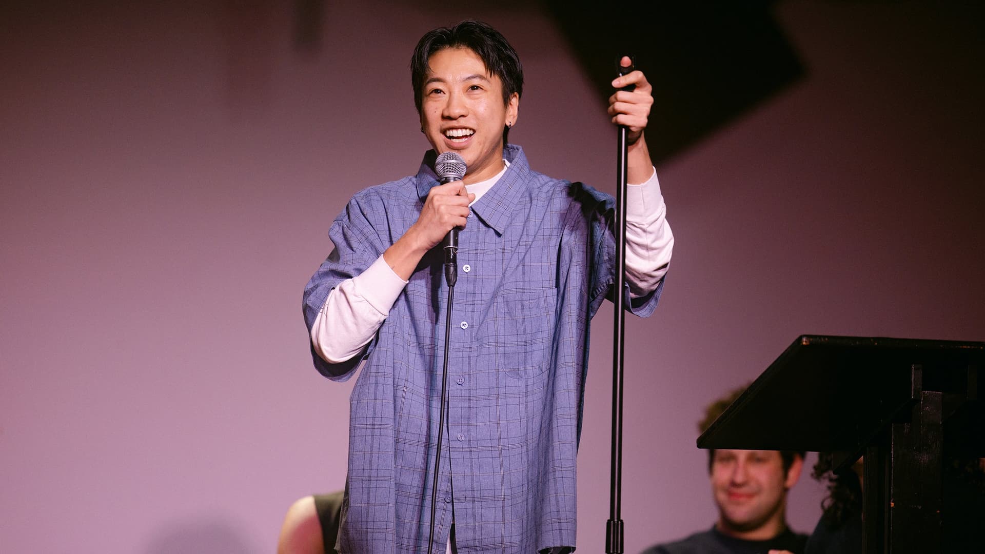 James Tom Goes on a Mini-Tour, Casual Style