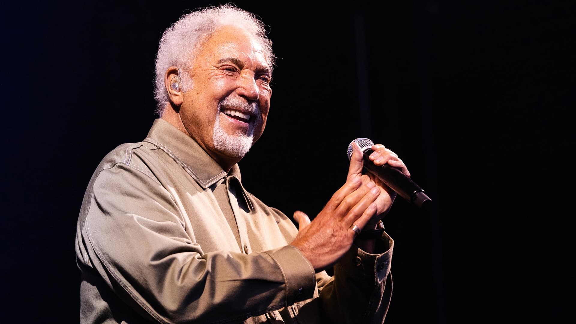 Tom Jones (21+) Tom Jones (21+)
